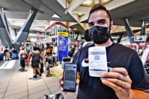 Intanto ci rifilano un’altra dose di green pass