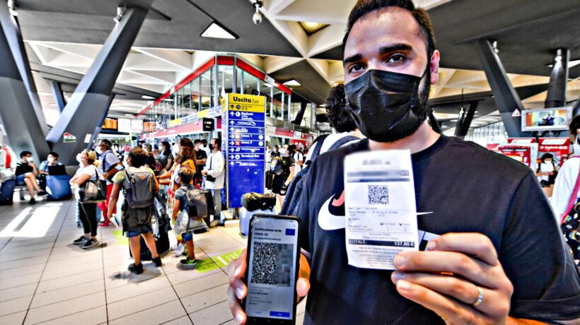 Intanto ci rifilano un’altra dose di green pass