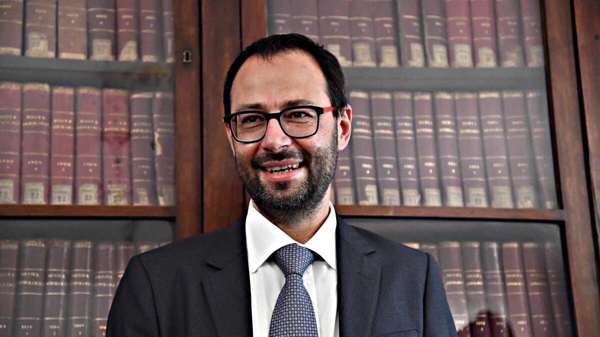 Il Mise dimezza il fondo di Patuanelli. Il piano anti Covid grillino è già morto