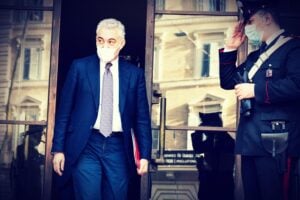 Al ministero litigano per Reithera sulla pelle dei volontari del vaccino