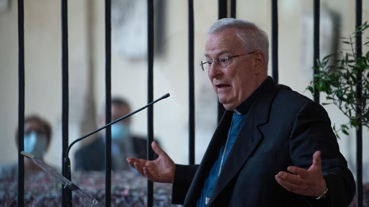 «Green pass per andare a messa». Bassetti fa uno scherzo da prete