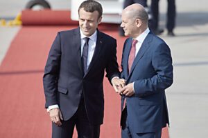 Conti folli: dipenderemo dall’atomo francese