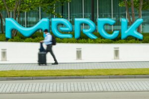 Merck presenta una pillola e anche le nostre virostar scoprono le cure anti Covid