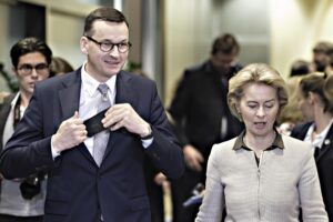 Guerra alla Polonia per attaccare la destra