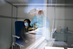 Terza dose libera e via il green pass