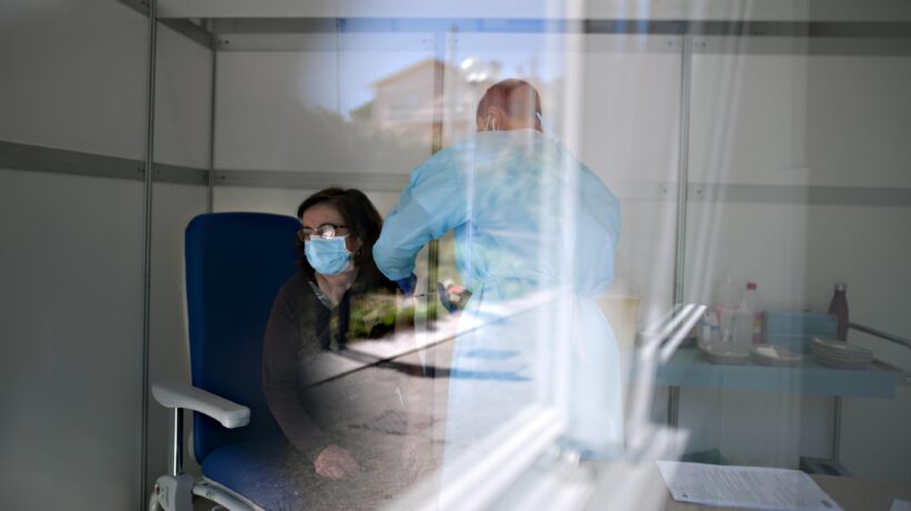 Terza dose libera e via il green pass
