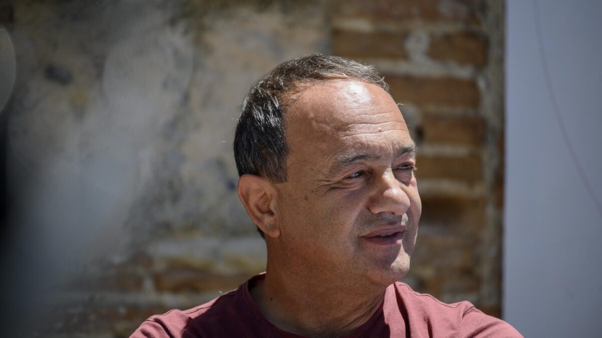 «Comprati la camera per i ragazzi». Le nuove intercettazioni di Lucano