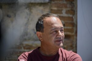 «Comprati la camera per i ragazzi». Le nuove intercettazioni di Lucano