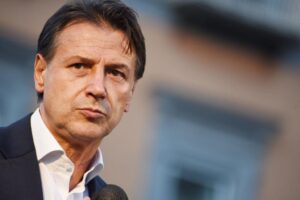 La Consulta si aggrappa ai cavilli per «assolvere» i dpcm di Conte