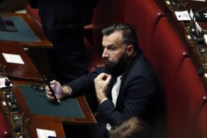 Zan prende solo porte in faccia. Al Senato scatta la tagliola sul ddl