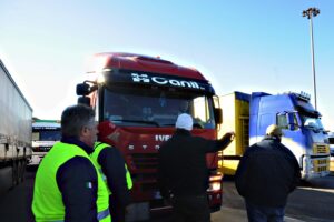 Fermi 80.000 autisti di tir: scaffali vuoti attesi in pochi giorni