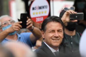 «Con Conte abbiamo un premier amico». Ecco l’sms di Di Donna ai suoi clienti