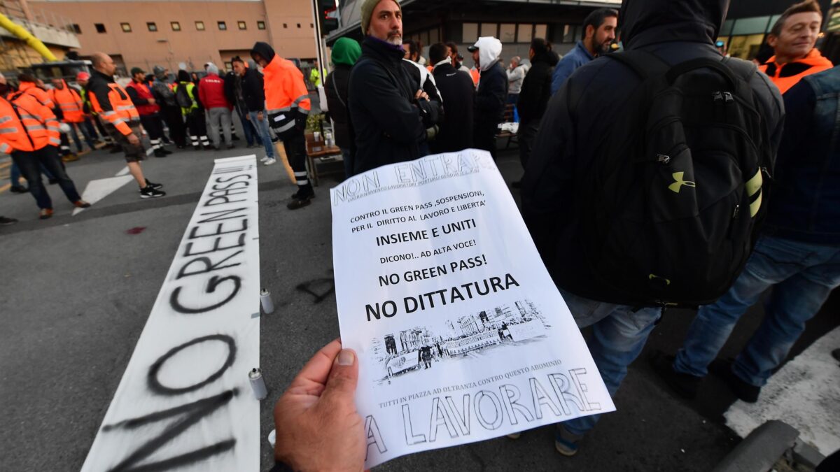 La protesta non fa sfracelli, il green pass sì