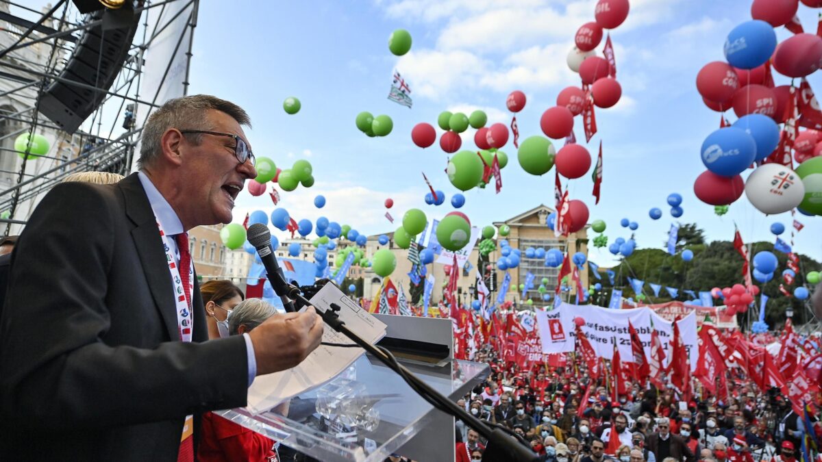 La resistenza secondo la Cgil: bastonare Salvini e la Meloni