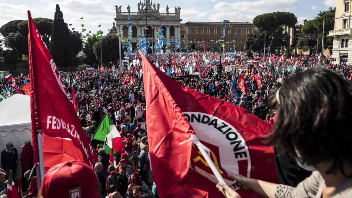 «Sciogliere i gruppi neofascisti». Lo show pre elettorale della Cgil