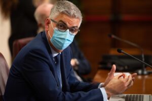 Scoprono che l’immunità è un’utopia per poterci tenere ancora in gabbia