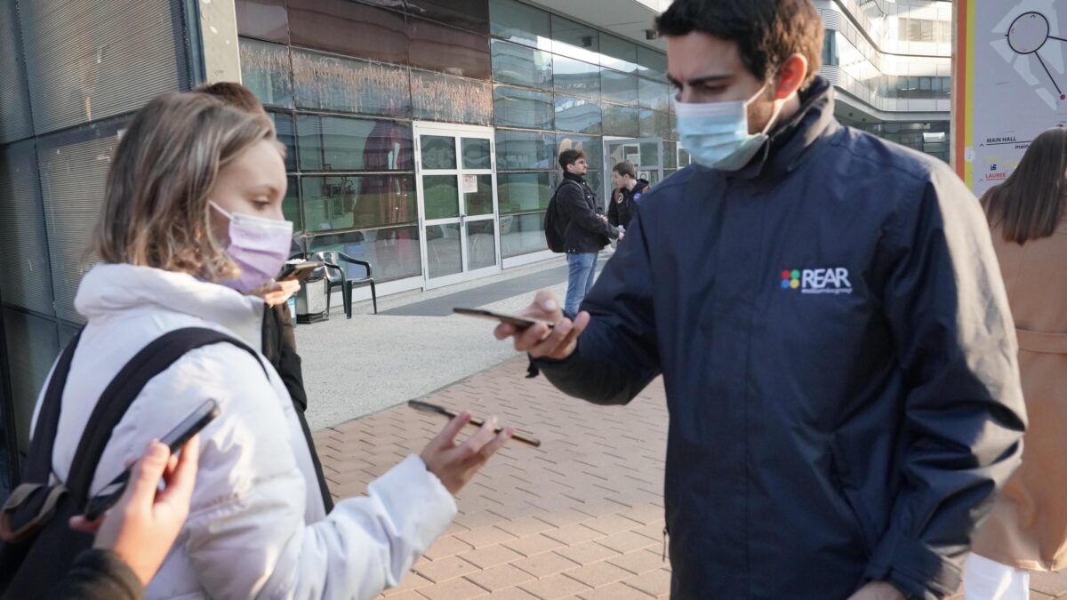 Alla faccia dell’«emergenza finita»: per salvare la card l’allungheranno