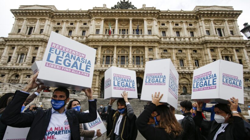 Eutanasia, se passa il referendum a rischio 30.000 persone l’anno