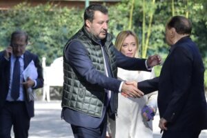 Il centrodestra ritrova l’unità ma Forza Italia è una polveriera