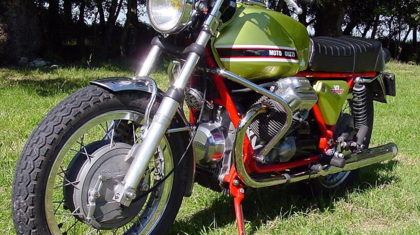 Moto Guzzi V7 Sport telaio rosso