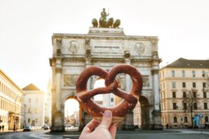 Divieto di bretzel e gelato in tasca Le leggi più sceme del mondo sul cibo