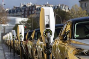 Confusione e fisco: gli italiani non si fidano ancora dell’elettrico