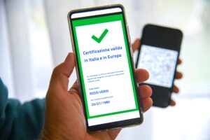 La situazione sanitaria non giustifica la stretta. Il green pass riesce lì dove Immuni ha fallito