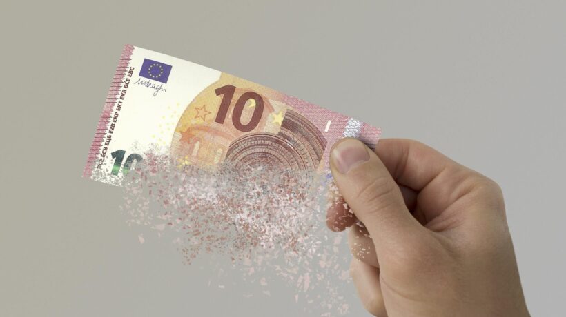 Avanza la guerra ai contanti. Malgrado la Bce