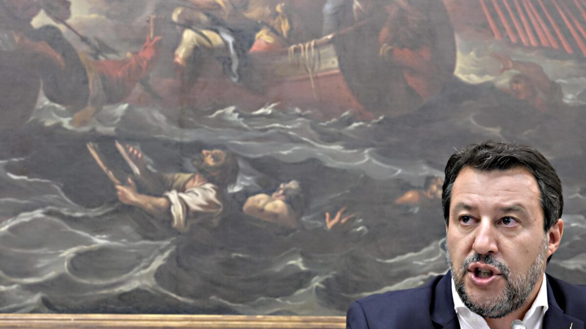 L’affondo di Salvini: «Traditi i patti». Subito Letta e Conte provano a farlo fuori