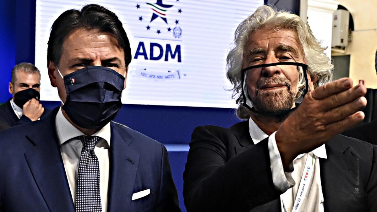 Siluro di Grillo su Conte e il governo. «Tamponi gratis per i lavoratori»