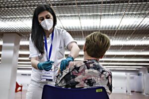 Niente corsa all’hub col pass obbligatorio: le persone vaccinate salite appena del 6%