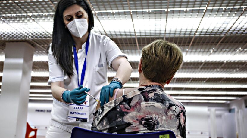 Niente corsa all’hub col pass obbligatorio: le persone vaccinate salite appena del 6%