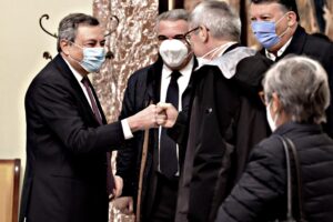 Draghi incontra i sindacati ma non sente ragioni. «Nessun rinvio del pass»