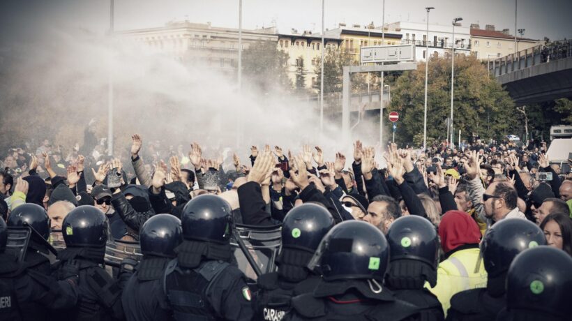I portuali triestini sciolgono il corteo. Puzzer: «Non cadiamo in trappola»