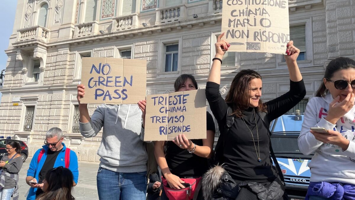 Il ricatto che soffoca ogni formadi dissenso