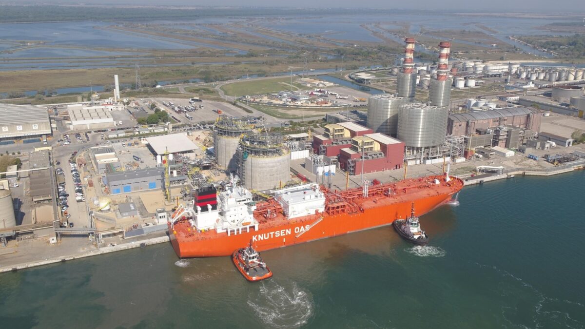 Presentata la prima stazione di servizio galleggiante per le navi a Lng