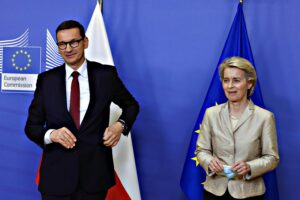 L’Ue vuole la Polonia in ginocchio. Multa da un milione di euro al giorno