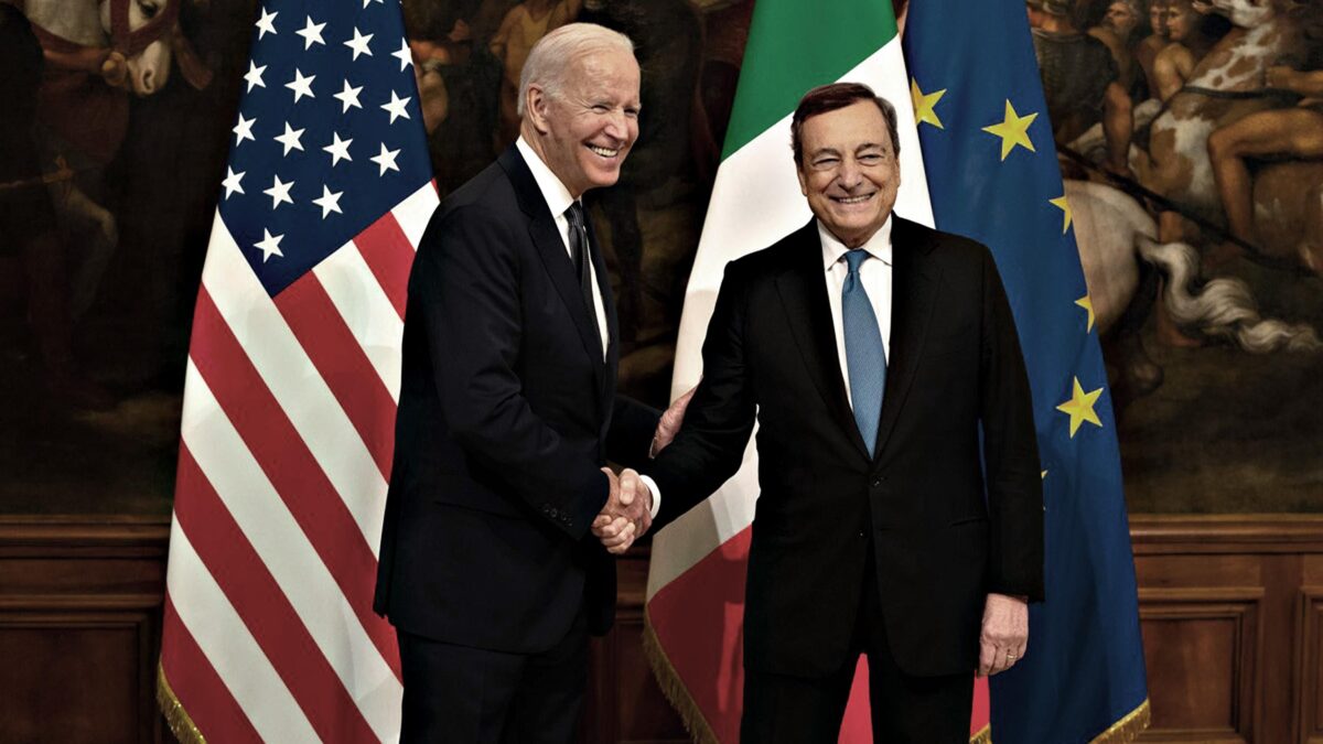 «Fai un lavoro straordinario». Biden corteggia Draghi per tornare leader del mondo
