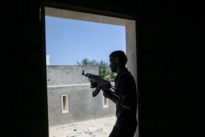 Tutte le incognite della conferenza di Parigi sulla Libia