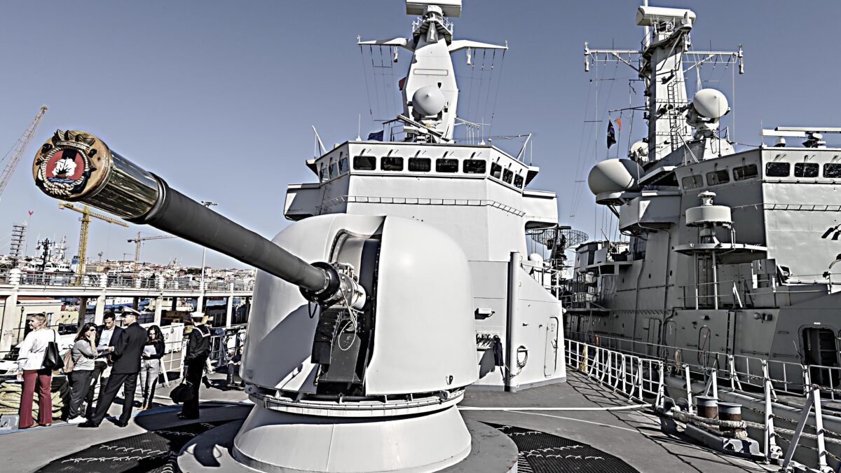 Fincantieri ferma. Allarme dei sindacati: finiranno all’estero i cannoni Oto Melara