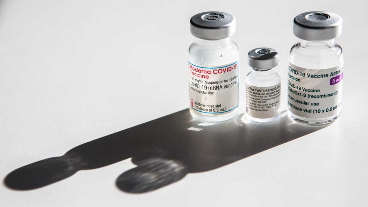 L’Aifa si sveglia: «Segnalate gli effetti avversi dei vaccini»