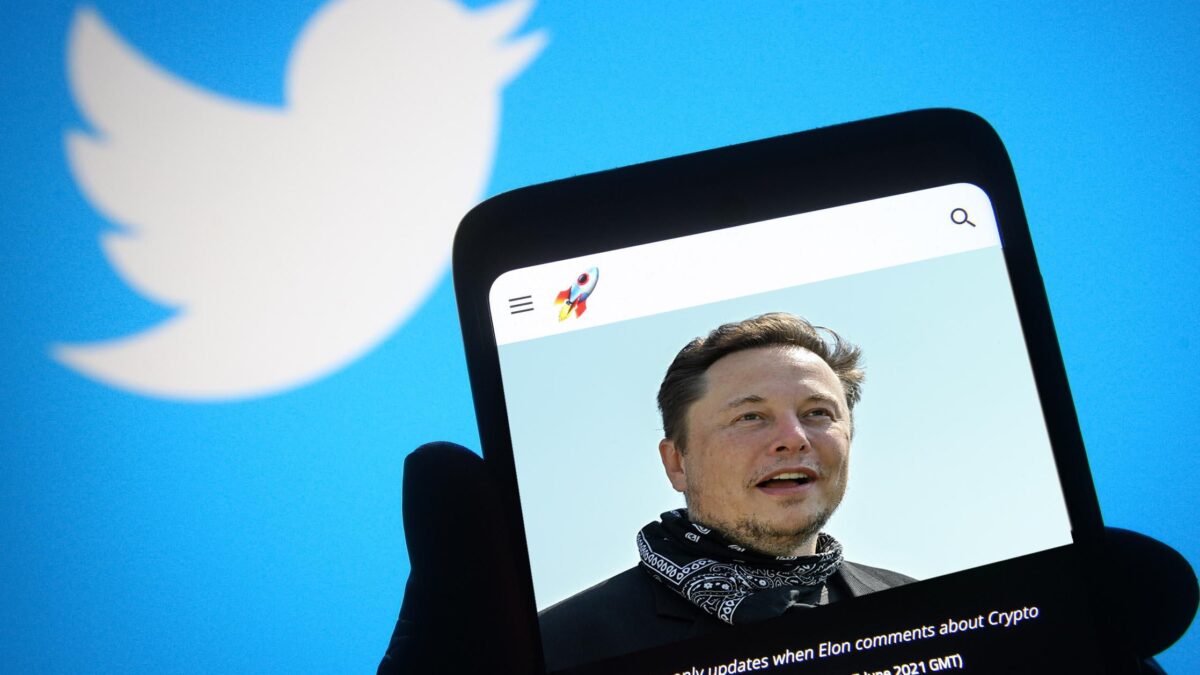 Dal sondaggio sulle azioni in vendita alle ironie sul comunismo: tutte le follie social di Musk