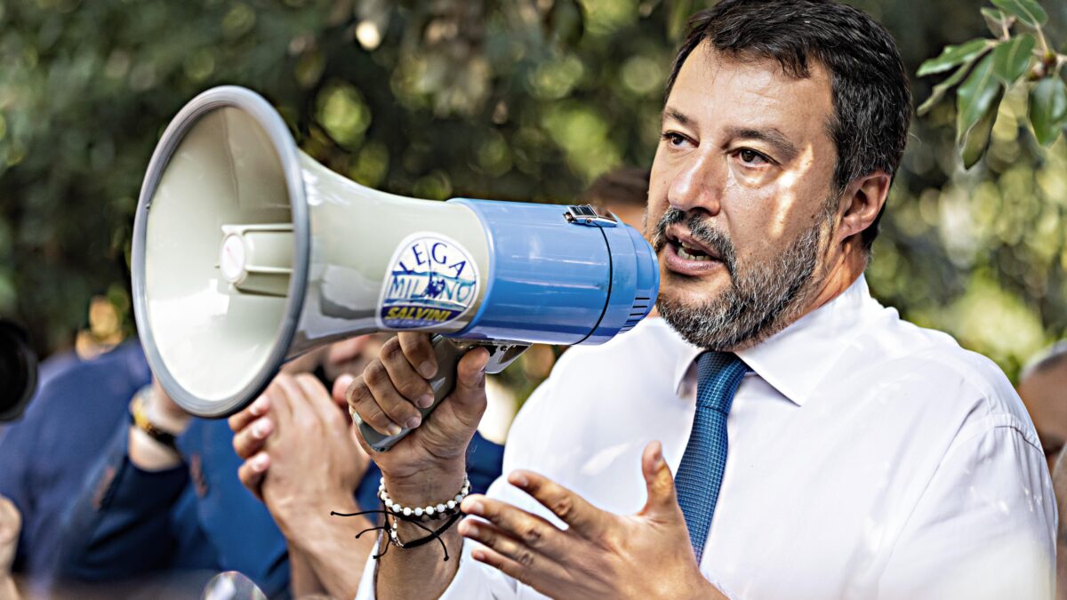 Salvini mette a tacere la Lega malpancista. «Comando io, avanti col sovranismo in Ue»