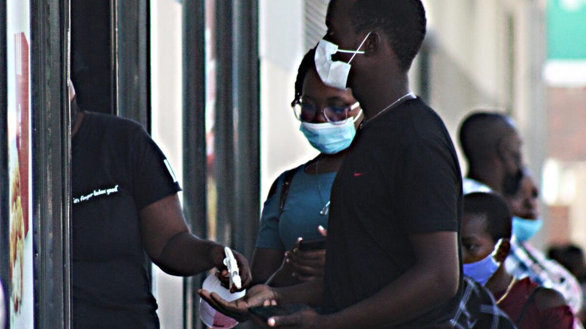 Epidemia di panico al G7 su Omicron. E il Sudafrica ci deride: «Esagerati»