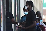 Epidemia di panico al G7 su Omicron. E il Sudafrica ci deride: «Esagerati»