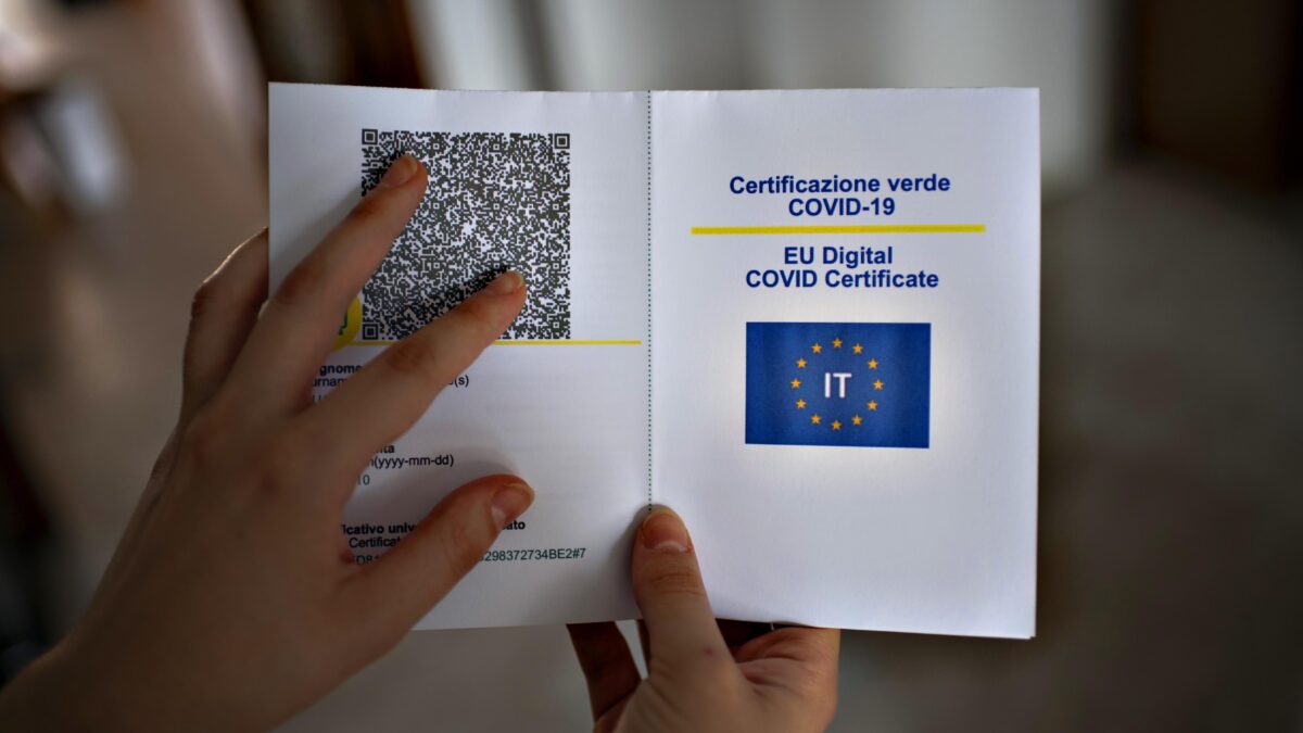 Col pass meno vaccini e più contagi