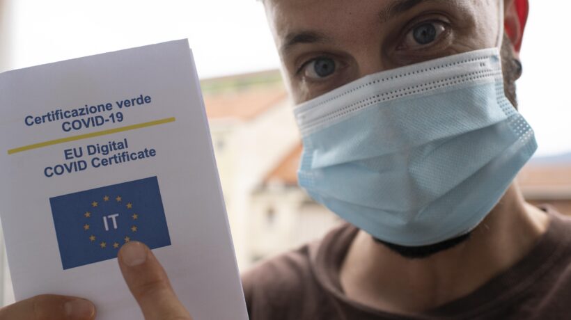 Sei o nove mesi: caos sulla durata del pass