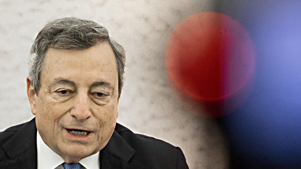 Draghi ha fretta di approvare il decreto Concorrenza. Tensioni per spiagge e taxisti