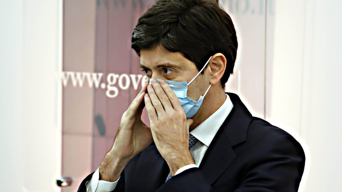 Beffa per gli italiani in cerca di terze dosi. Le prenotazioni si sono già inceppate