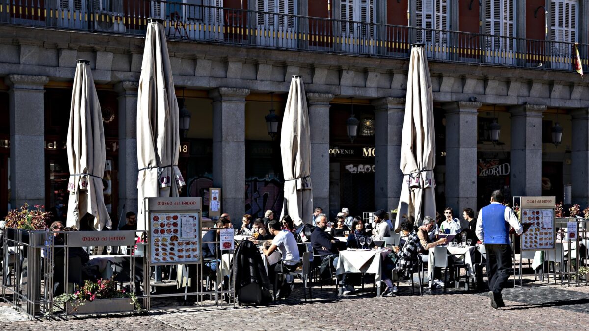 La Spagna schiva l’ondata senza card